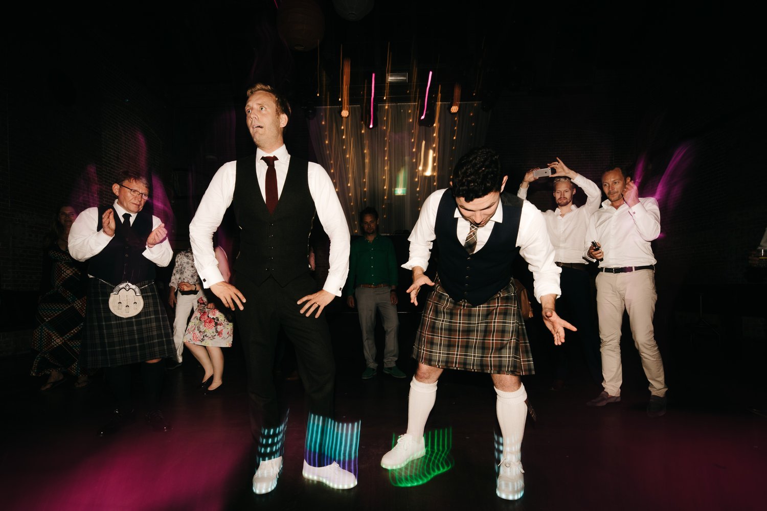 bruidsfotografie amsterdam feest en dansen bruidspaar