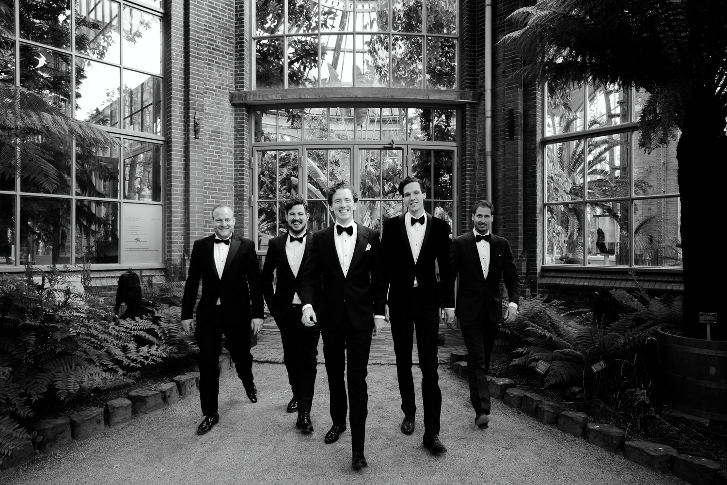 best wedding photographer amsterdam groomsmen photos at hortus amsterdam