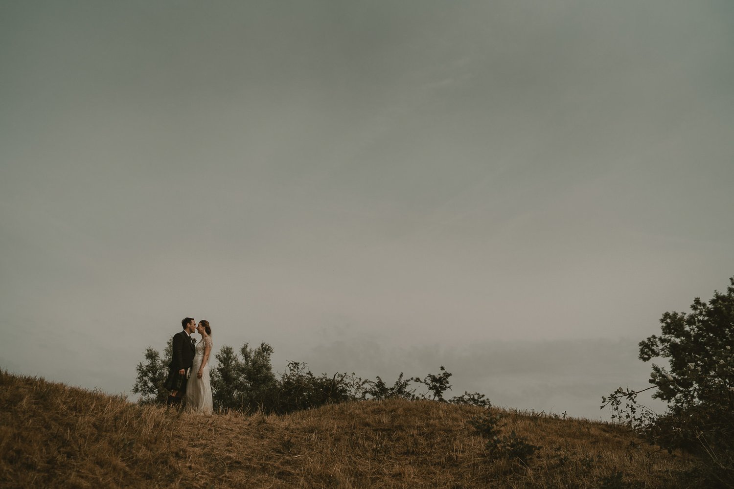 couple photography at beautiful wedding location pure pavillon 