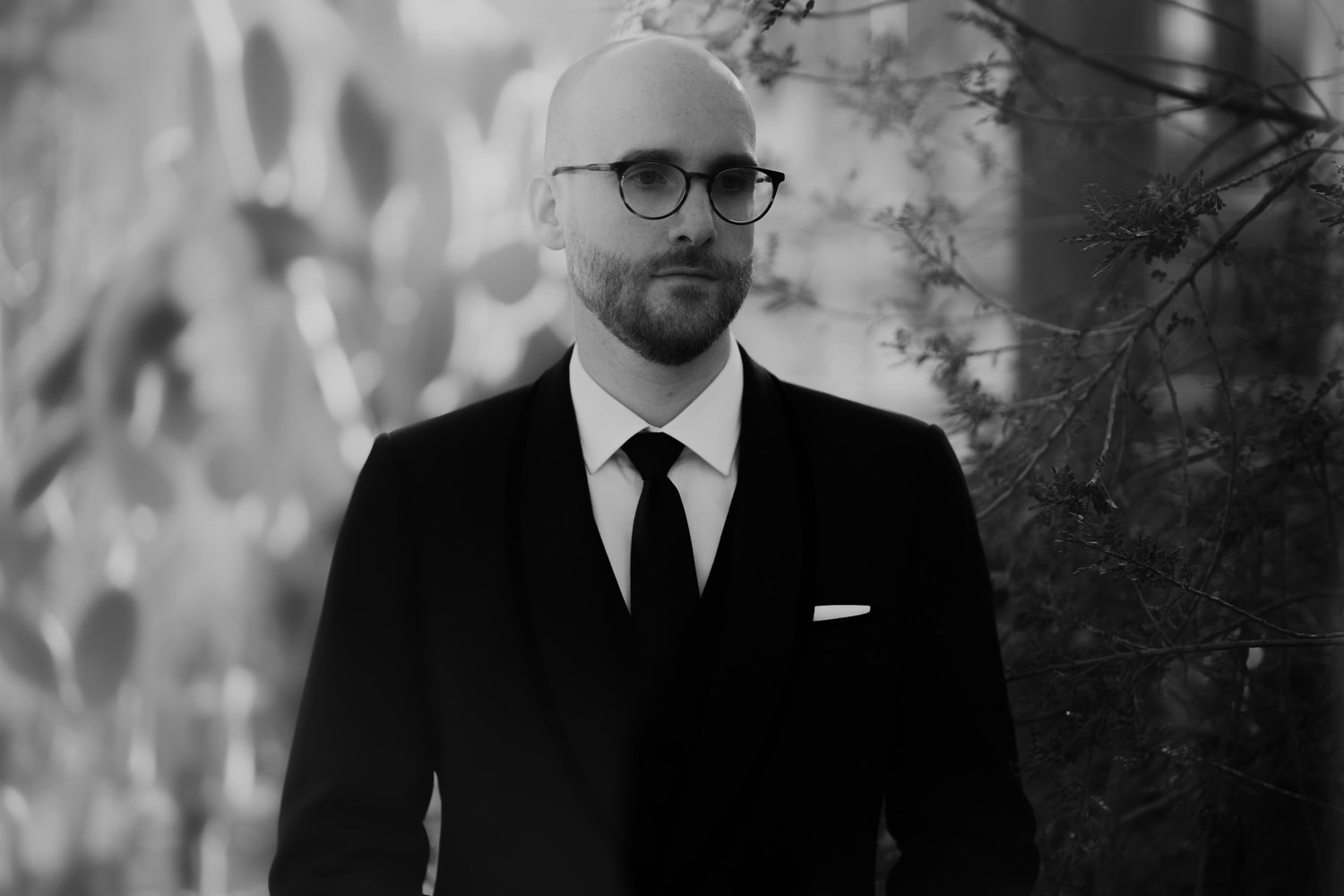 groom photographed by amsterdam wedding photographer