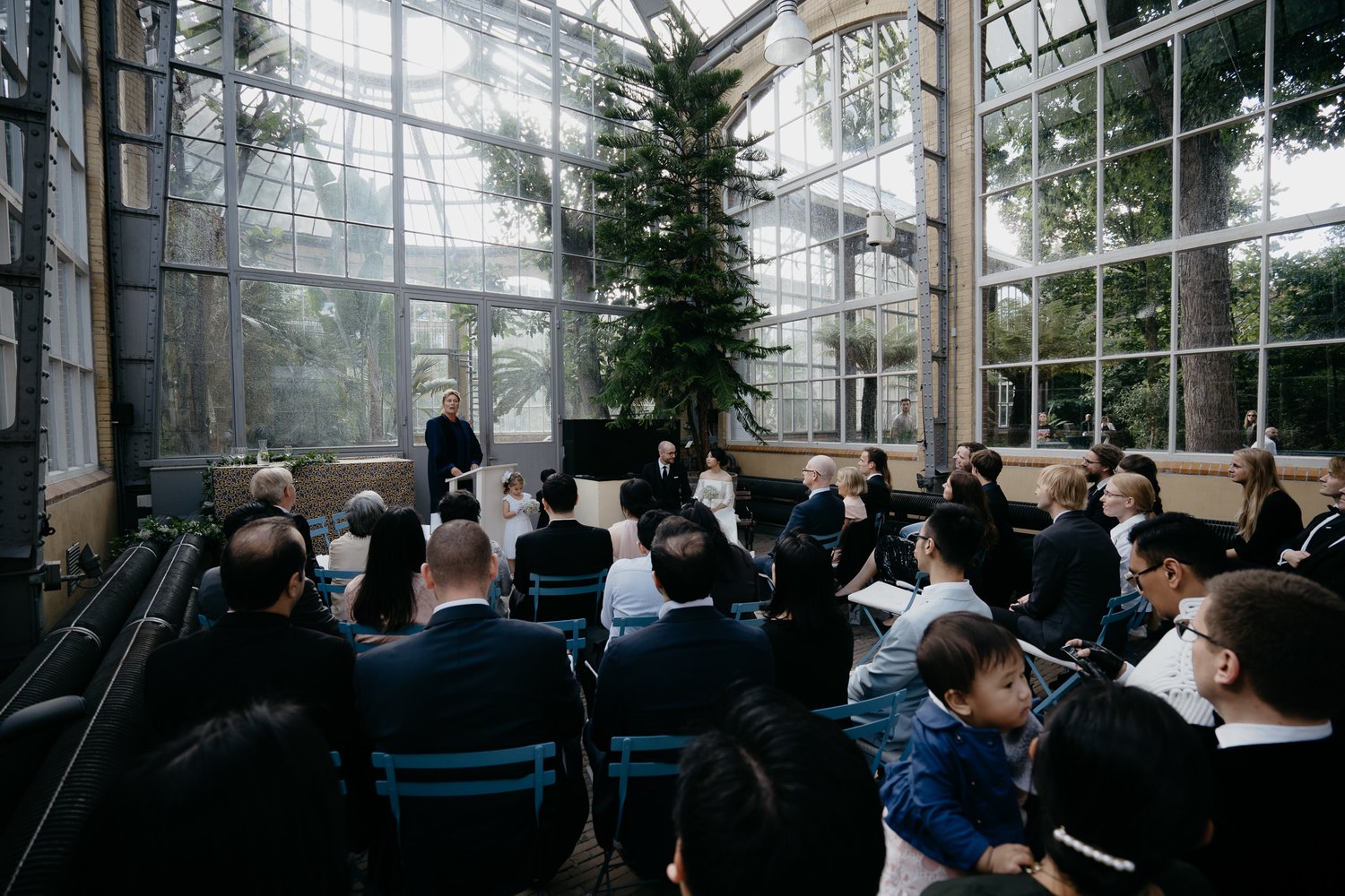 amsterdam wedding - ceremony at hortus botanicus