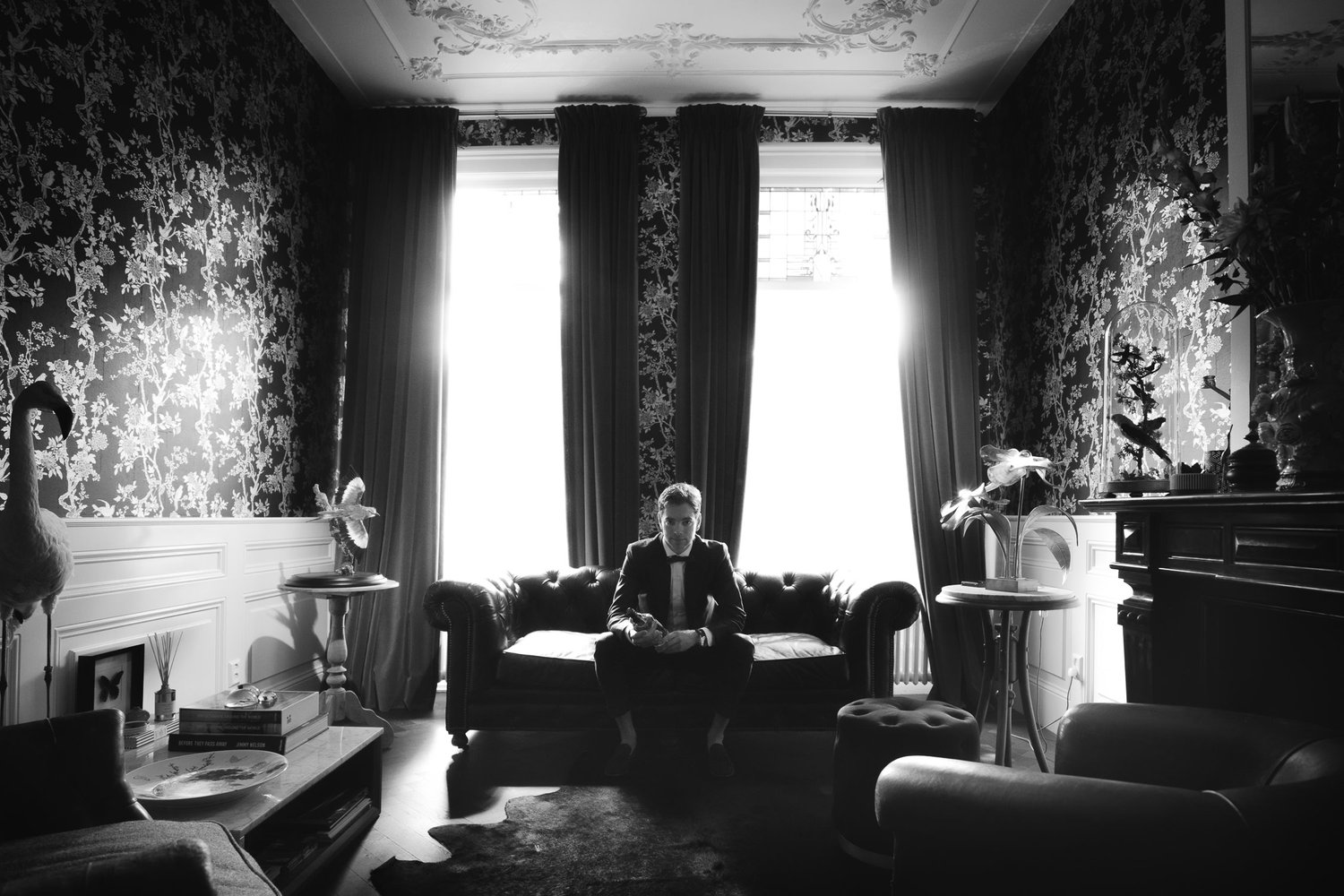 Groom preparing for his wedding villa nicola amsterdam
